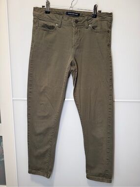 💸CLEARANCE 4/$15💸 Calvin Klein Olive Skinny Jeans